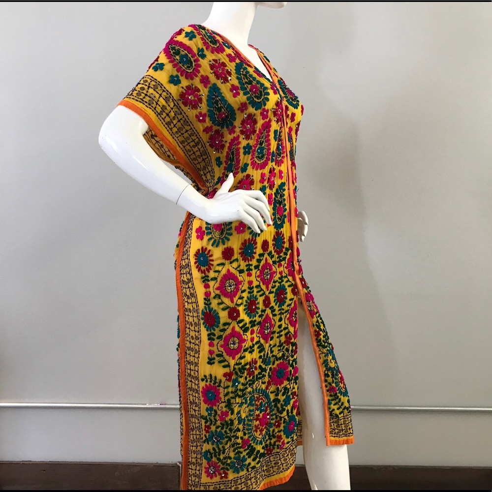 Beautiful Embroidered Yellow Dress Robe/Jacket - Picture 6 of 8